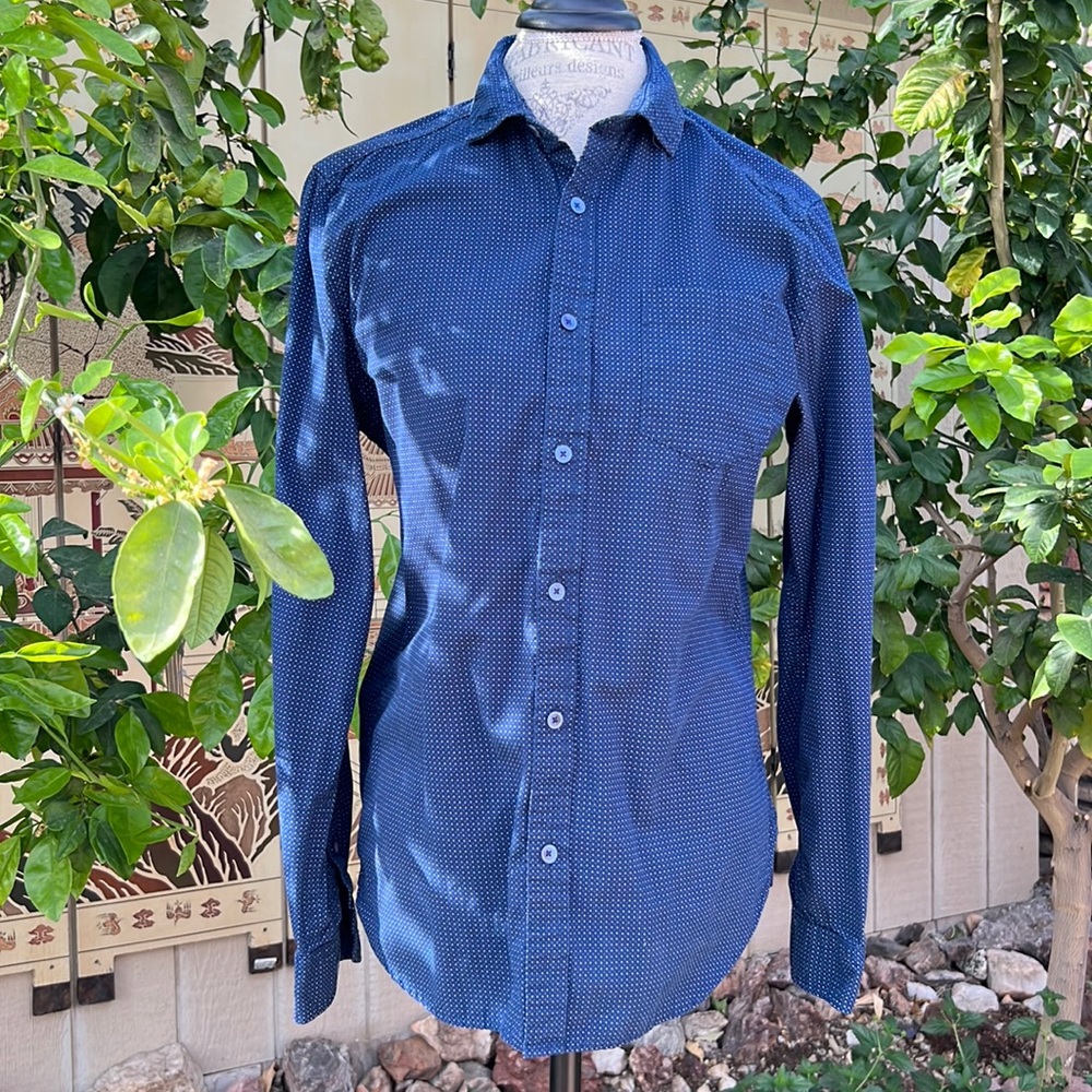 Mens button up dress shirt small